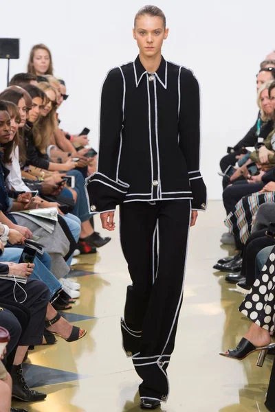 Look 19